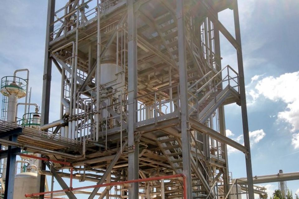 New early-stage sustainability framework applied to reducing emissions through solvent reuse